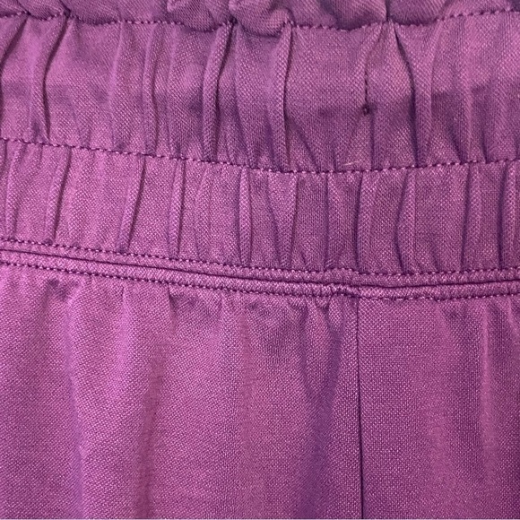 Fabletics Abby Shorts Women's Dark Eggplant High Rise Elastic Waist Pockets - Picture 4 of 12